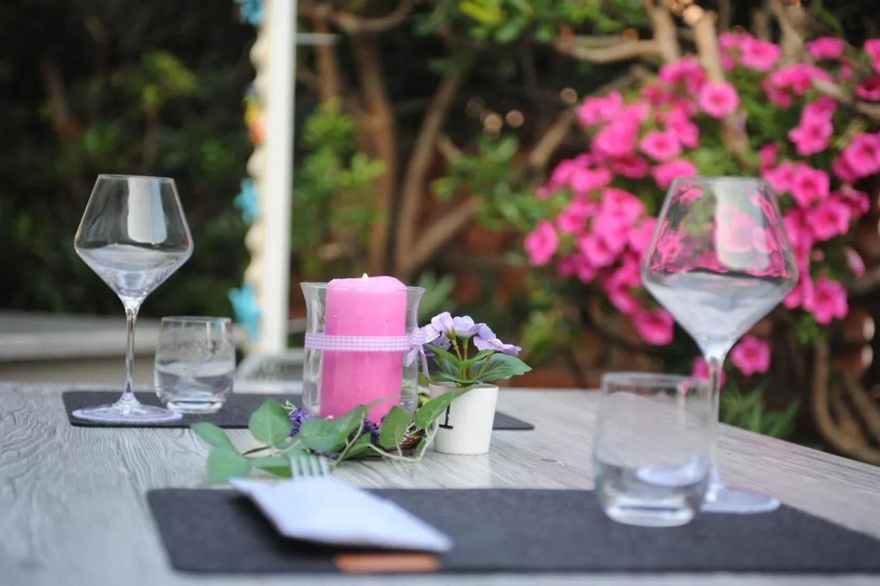 Hotel Le Giare مارينا دي بييتراسانْت