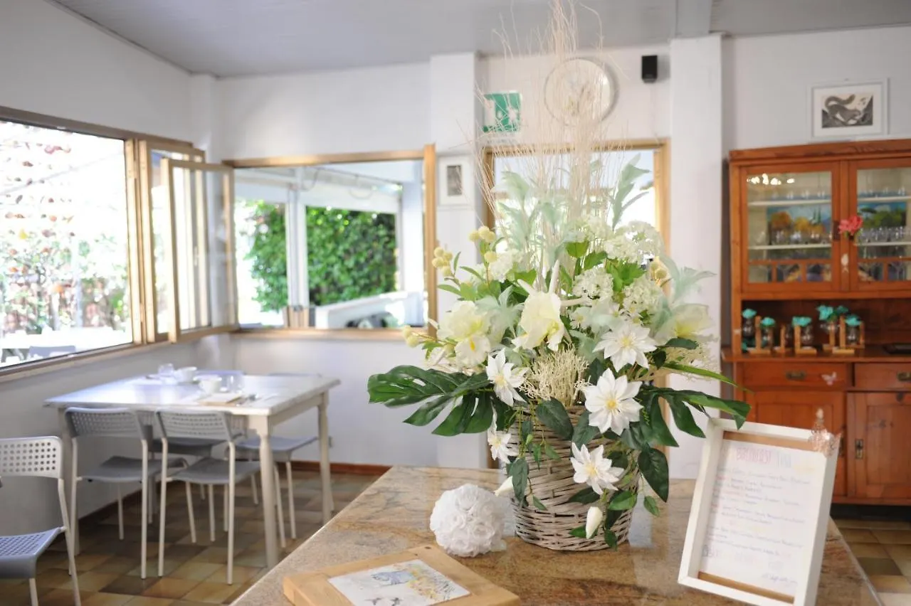 Hotel Le Giare مارينا دي بييتراسانْت