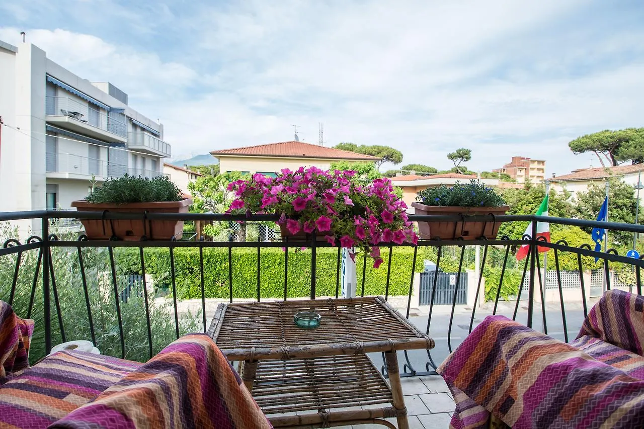 Hotel Le Giare مارينا دي بييتراسانْت 2*,  إيطاليا